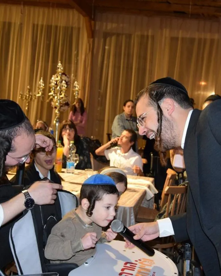 יהודה איינהורן עם בנו יענקי באירוע של 'הורה ומיוחד'