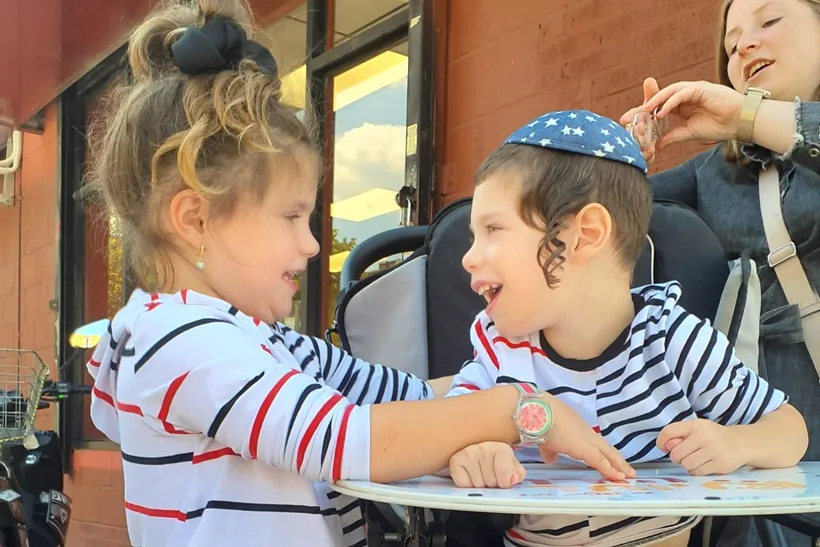 יענקי עם אחותו מלכי